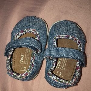 Never Worn! Jean Size 2 TOMS